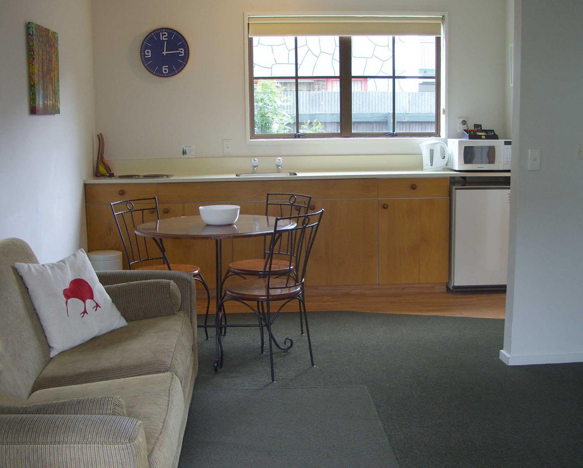 Tudor Court Motel Christchurch Exterior photo